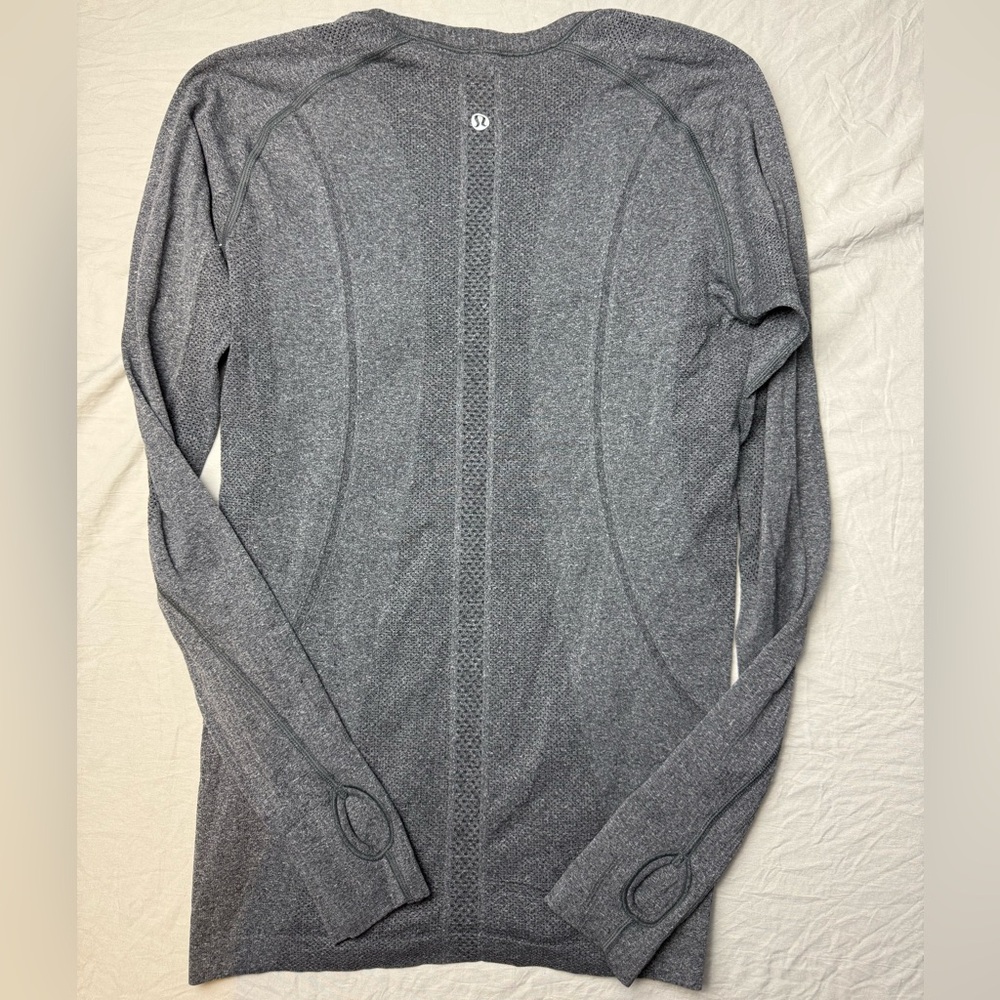 Lululemon Swiftly Tech Long Sleeve Crew in heathered gray size 8